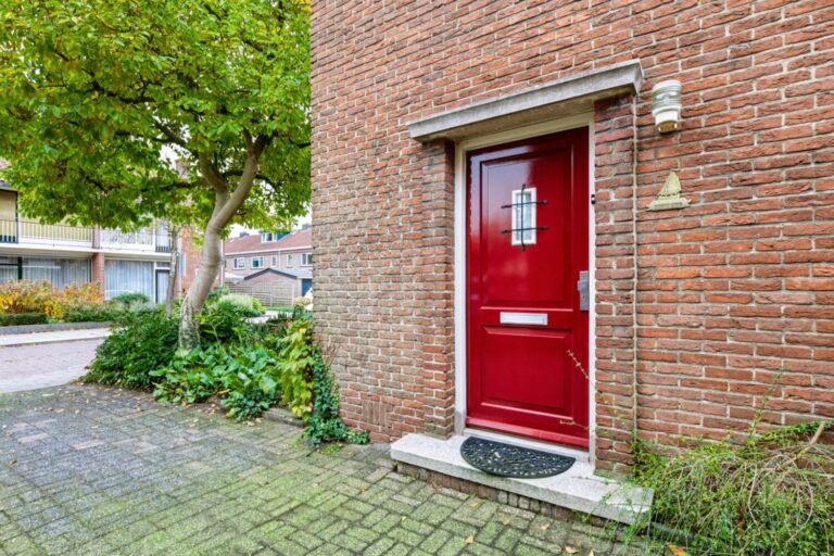 Tussenwoning te koop: Schubertlaan 48, Apeldoorn