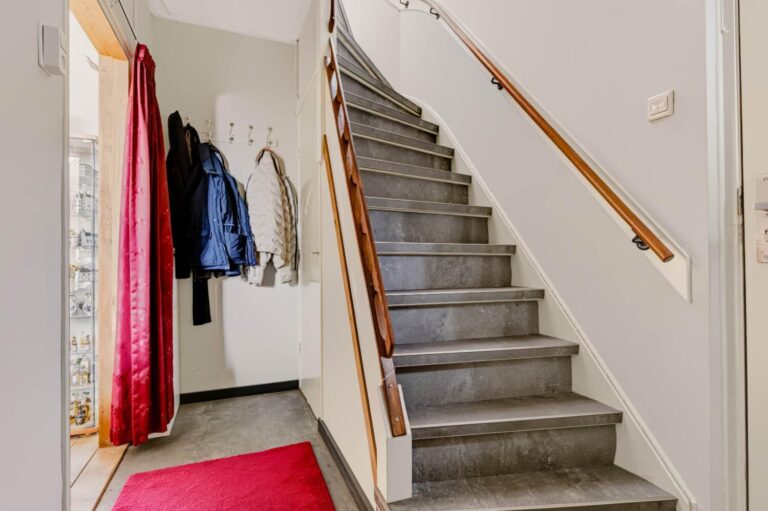Tussenwoning te koop: Schubertlaan 48, Apeldoorn