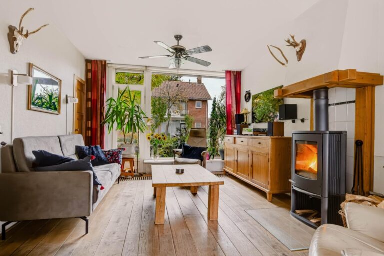Tussenwoning te koop: Schubertlaan 48, Apeldoorn