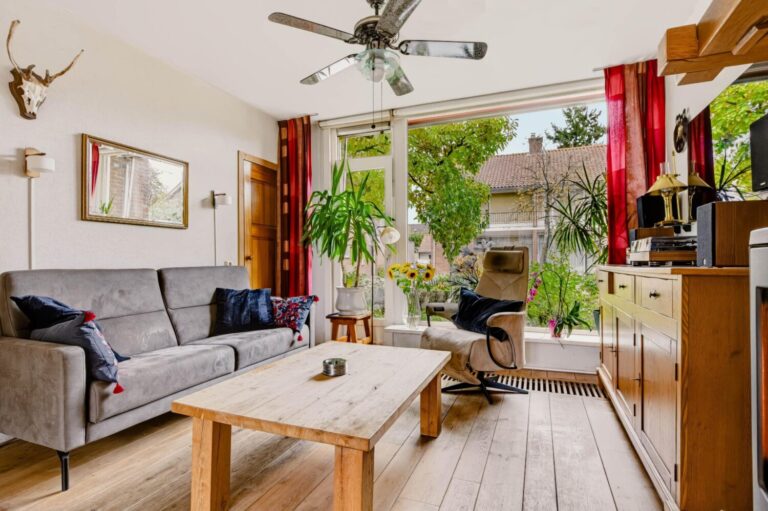 Tussenwoning te koop: Schubertlaan 48, Apeldoorn