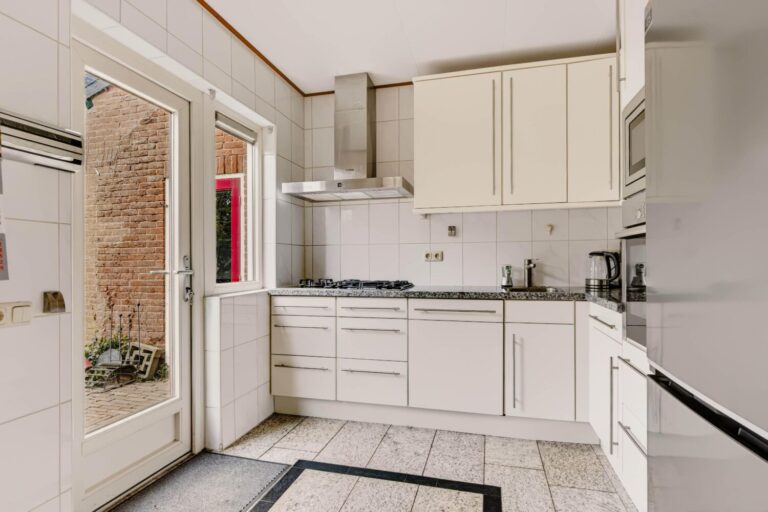 Tussenwoning te koop: Schubertlaan 48, Apeldoorn