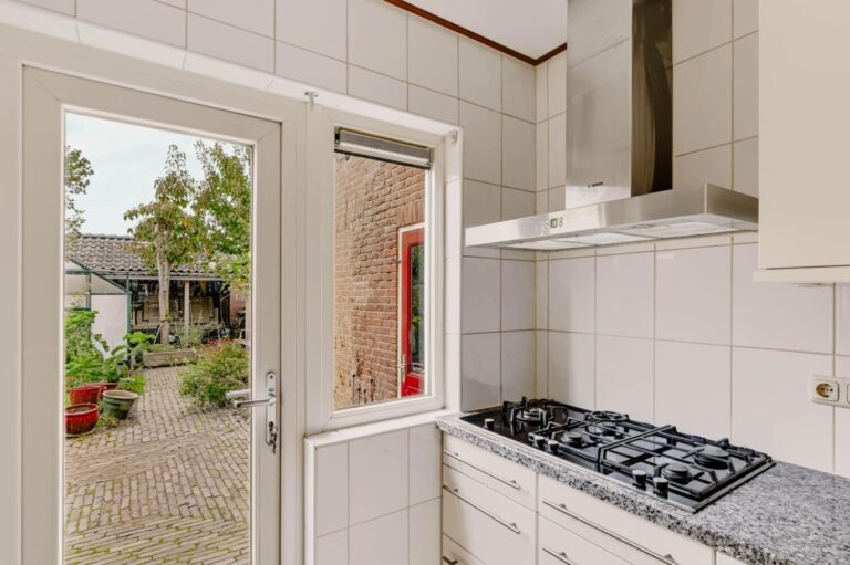 Tussenwoning te koop: Schubertlaan 48, Apeldoorn