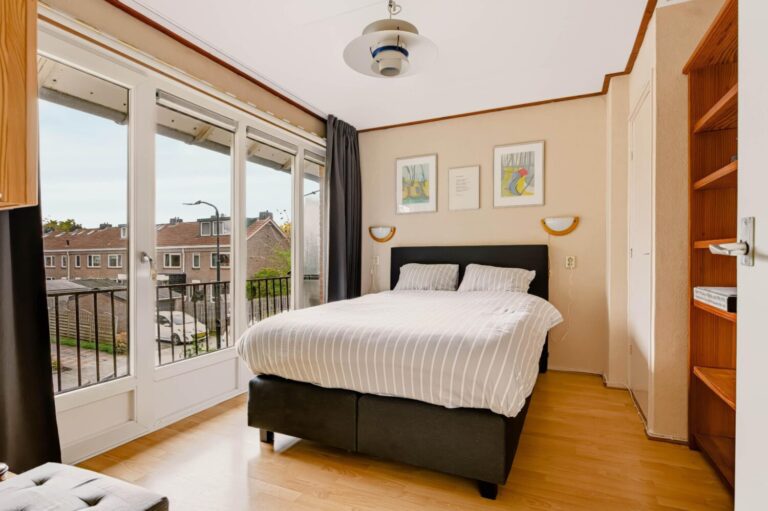 Tussenwoning te koop: Schubertlaan 48, Apeldoorn