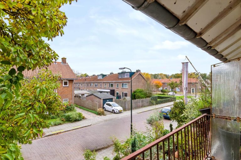 Tussenwoning te koop: Schubertlaan 48, Apeldoorn