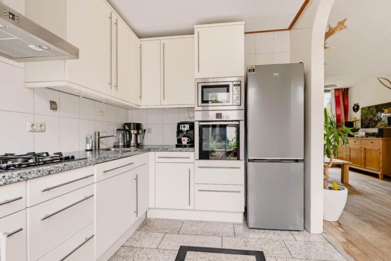 Tussenwoning te koop: Schubertlaan 48, Apeldoorn