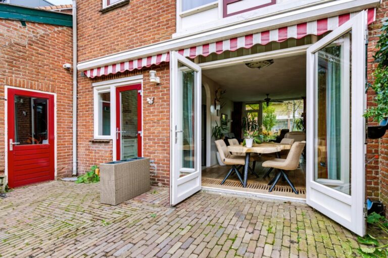 Tussenwoning te koop: Schubertlaan 48, Apeldoorn