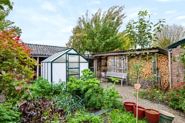 Tussenwoning te koop: Schubertlaan 48, Apeldoorn