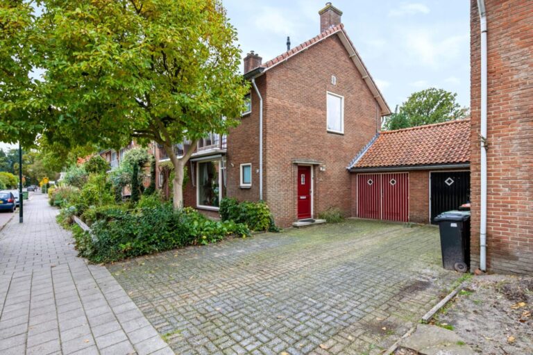 Tussenwoning te koop: Schubertlaan 48, Apeldoorn