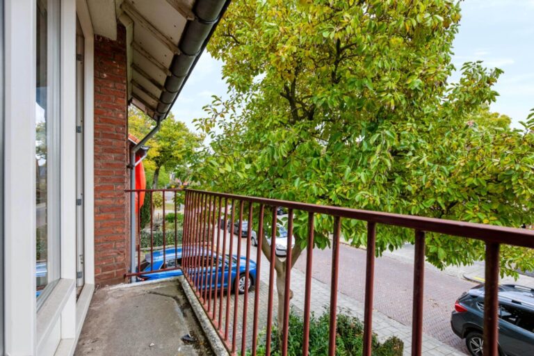 Tussenwoning te koop: Schubertlaan 48, Apeldoorn
