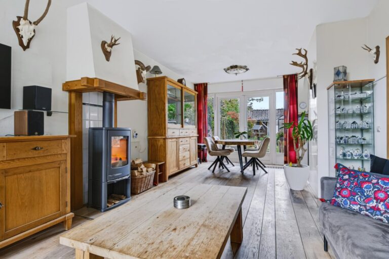 Tussenwoning te koop: Schubertlaan 48, Apeldoorn